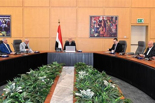 وزير الإسكان يوجه بإعداد خطط لتطوير المناطق الصناعية بالمدن الجديدة