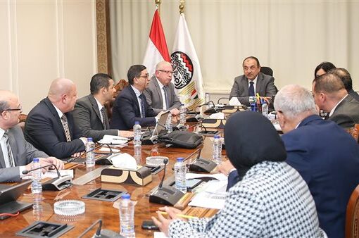 وزير قطاع الأعمال يوجه بتسريع وتيرة تنفيذ مجمع «مصر للغزل والنسيج وصباغي البيضا»