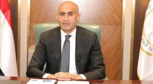وزير التعليم يوجه بمنع دخول أى أجهزة إلكترونية أو موبايلات بلجان الامتحان