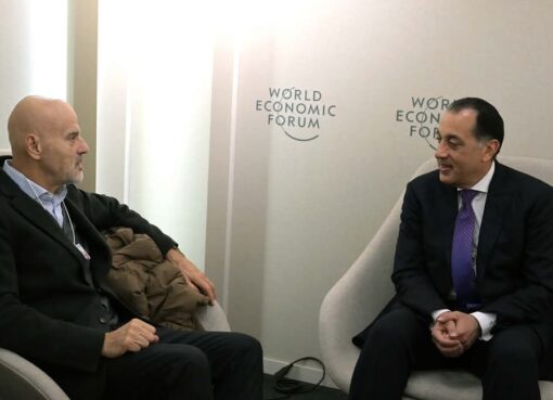 رئيس الوزراء يلتقي الرئيس التنفيذي لشركة “إيني” الإيطالية