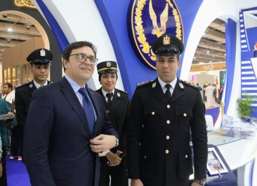 وزير الثقافة يزور جناح وزارة الداخلية في معرض القاهرة الدولي للكتاب للتهنئة بعيد الشرطة الـ73