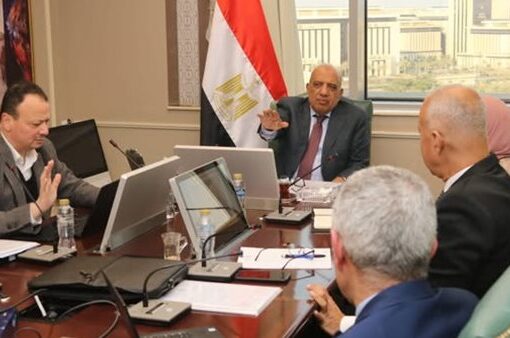 وزير الكهرباء يتابع موقف تسليم أراضي مشروعات الطاقة الجديدة والمتجددة