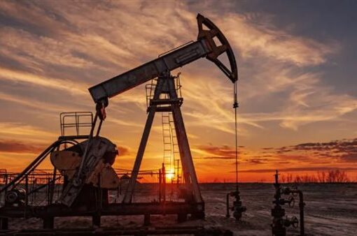 ارتفاع أسعار النفط وسط تقييم تأثيرات الرسوم الجمركية الأمريكية الجديدة