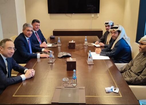وزير السياحة والآثار يستهل زيارته لدولة قطر بلقاء وزير قطر للسياحة لبحث سبل تعزيز التعاون الثنائي المشترك في مجال السياحة