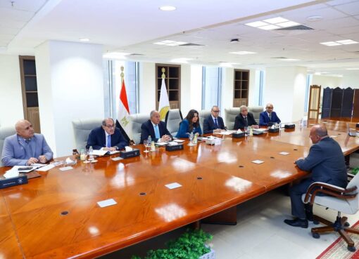 وزيرة التنمية المحلية ترأس اجتماع اللجنة العليا للقيادات لإجراء المقابلات الشخصية للمتقدمين لمسابقة الوظائف القيادية بالمحافظات