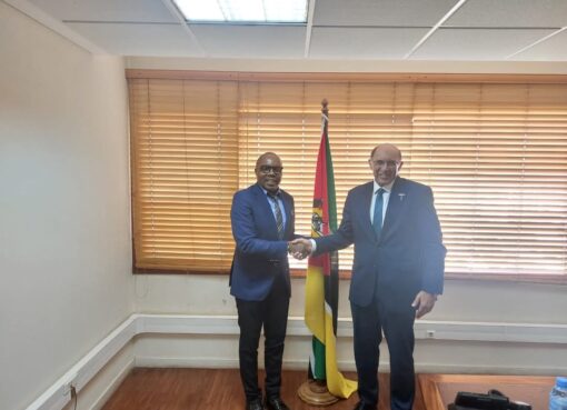 السفير المصري يلتقي بوزير الاتصالات والتحول الرقمي الموزمبيقي