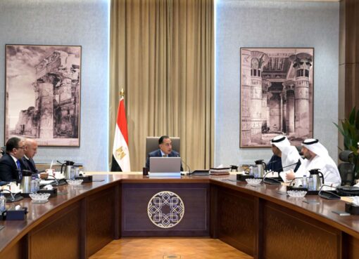 رئيس الوزراء يلتقي وزيري الصناعة والاستثمار الإماراتيين والوفد المرافق لهما