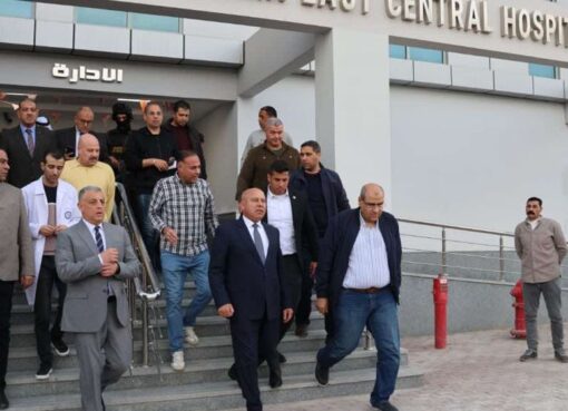 وزير الصناعة و النقل يزور مصابي حادث اصطدام قطار بميني باص في مستشفى القنطرة شرق والمجمع الطبي بالاسماعيلية