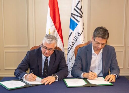 اقتصادية قناة السويس توقع عقد إنشاء مصنع للملابس الجاهزة باستثمارات 10 ملايين دولار
