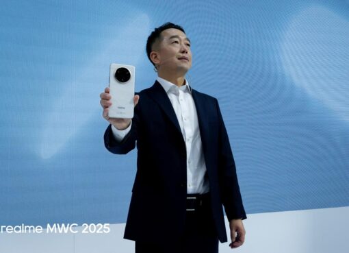ريلمي تطلق أول هاتف في العالم يتغير لونه استجابة للبرودة وذلك خلال المؤتمر العالمي للهواتف MWC 2025 في 3 مارس