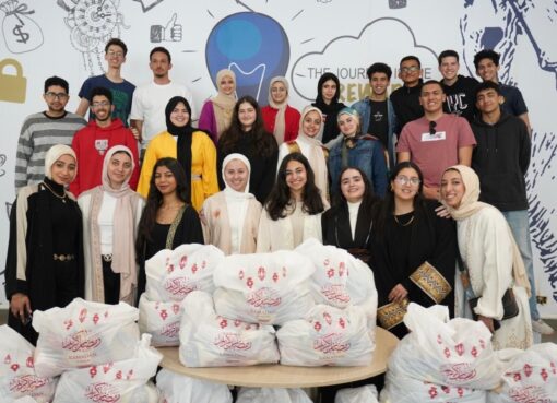 لأول مرة بالعاصمة الإدارية الجديدة جامعة مصر للمعلوماتية تنظم حفل إفطار جماعي لطلابها وتوزع شنط رمضان علي العمالة بمدينة المعرفة