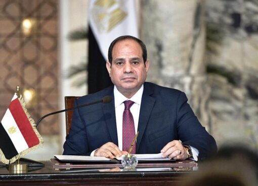الرئيس السيسي يهنئ منتخب مصر لسلاح السيف لفوزه بالميدالية الذهبية في كأس العالم الرئيس السيسي يهنئ منتخب مصر لسلاح السيف لفوزه بالميدالية الذهبية في كأس العالم