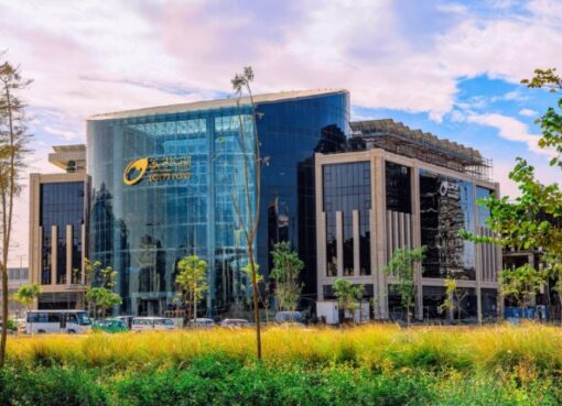الهيئة القومية للبريد تصدر توضيح بشأن حريق بمحيط مبنى البريد في رمسيس