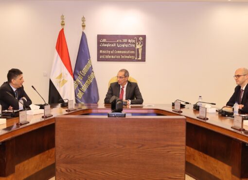 وزير الاتصالات يبحث تعزيز الشراكة مع فوداكوم وفودافون بمجالات تكنولوجيا المعلومات