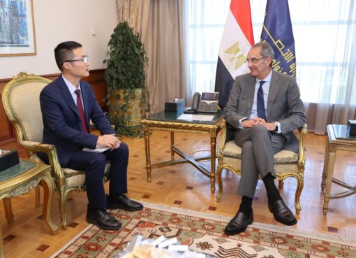 وزير الاتصالات يلتقى الرئيس التنفيذى الجديد لشركة هواوى مصر