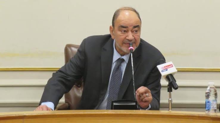 محمد إسماعيل عبده رئيس الشعبة العامة للمستلزمات الطبية