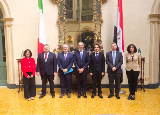 وزير الاتصالات يعقد لقاءات مع مسؤولى شركات ومؤسسات إيطالية لجذب استثمارات فى مجالات التعهيد الدكتور عمرو طلعت وزير الاتصالات وتكنولوجيا المعلومات