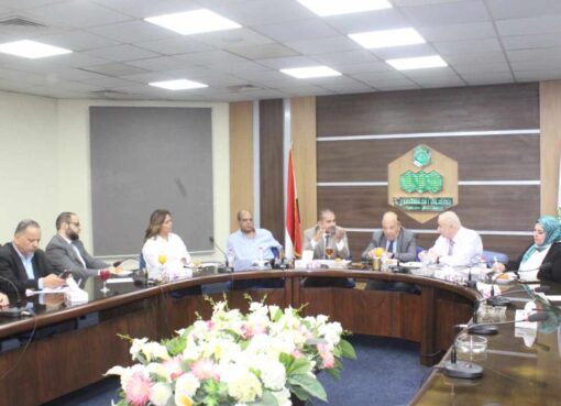 مستثمرو العاشر يناقشون مع وزير الإسكان أزمة المقنن المائي