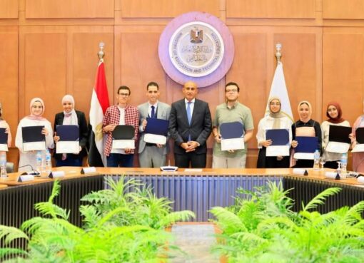 وزير التربية والتعليم يكرم أوائل الثانوية العامة ويشيد بتفوقهم وتميزهم