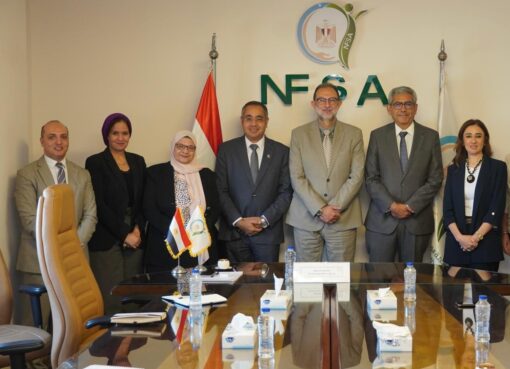 رئيس الهيئة القومية لسلامة الغذاء يلتقي وفدًا من كلية التعليم المستمر بالجامعة الأمريكية بالقاهرة