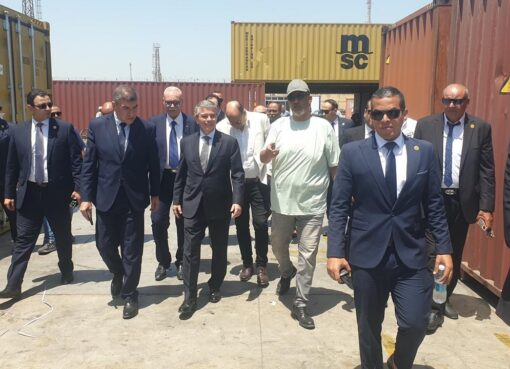 رئيس مصلحة الجمارك فى جولة ميدانية بميناء بورسعيد