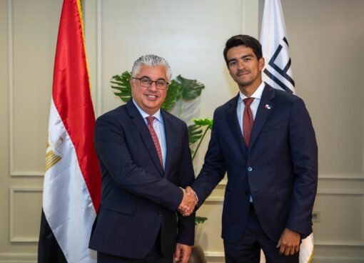 رئيس المنطقة الاقتصادية لقناة السويس يستقبل سفير جمهورية بنما بالقاهرة