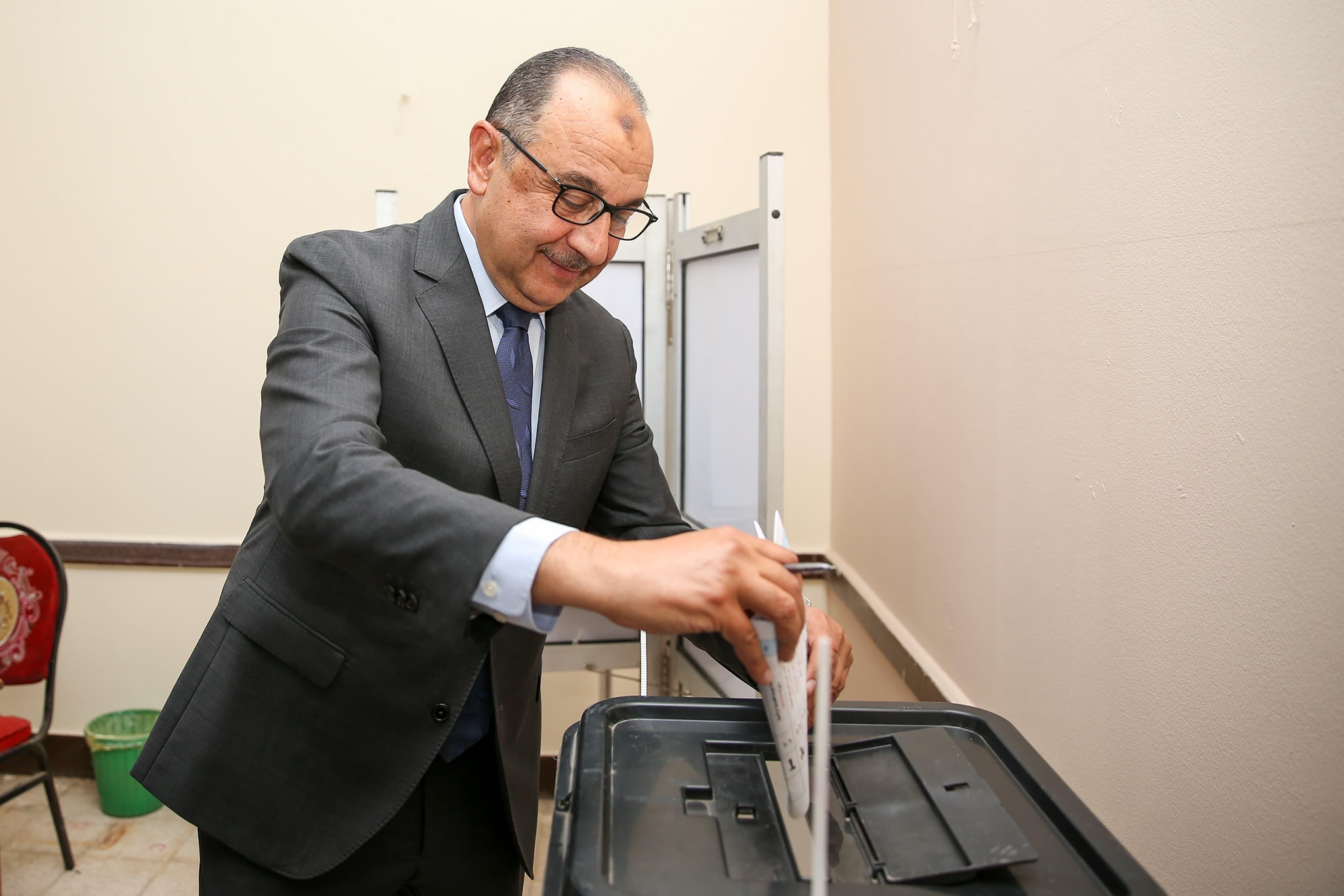 وزير قطاع الاعمال العام