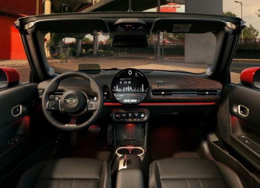 MINI تُطلق الطراز الجديد كليًّا Cooper Convertible في السوق المصرية