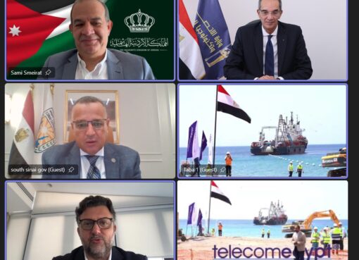 وزير الاتصالات و سامى السميرات يشهدان عملية إنزال الكابل البحرى عالى السعة “كورال بريدج” فى مدينة طابا بجمهورية مصر العربية